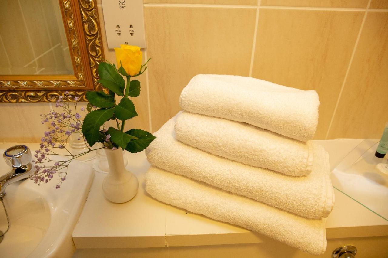 Peacockes Hotel Maam Cross Екстер'єр фото